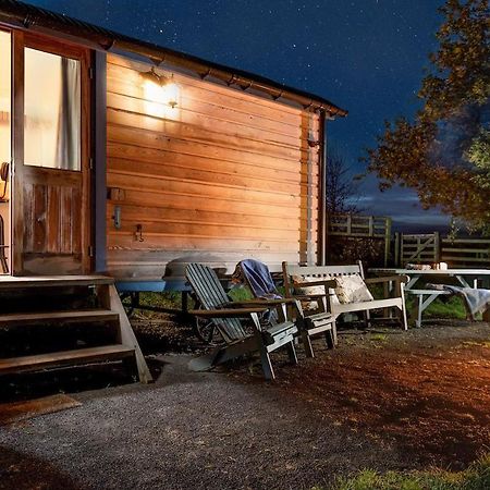 Cow Parsley Shepherd'S Hut Berwick Upon Tweed Exterior foto